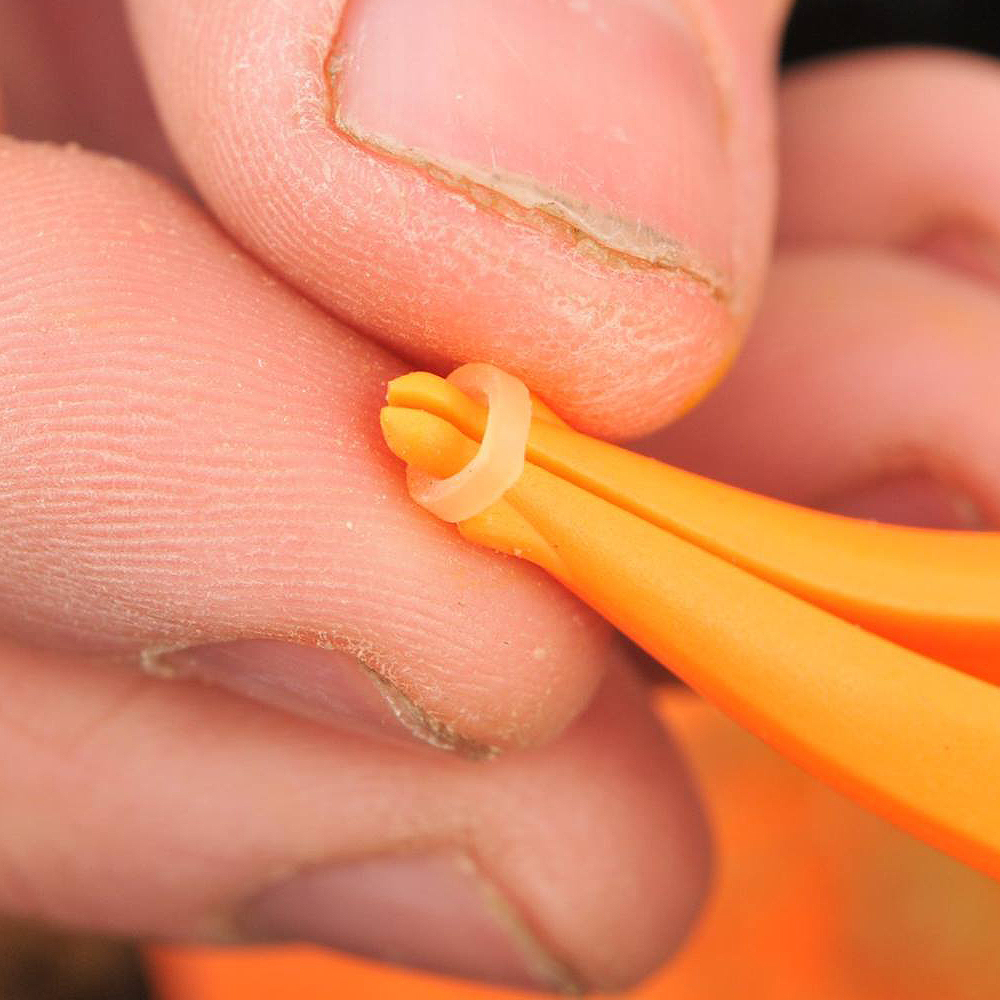 Guru Pellet Pliers In Use 1