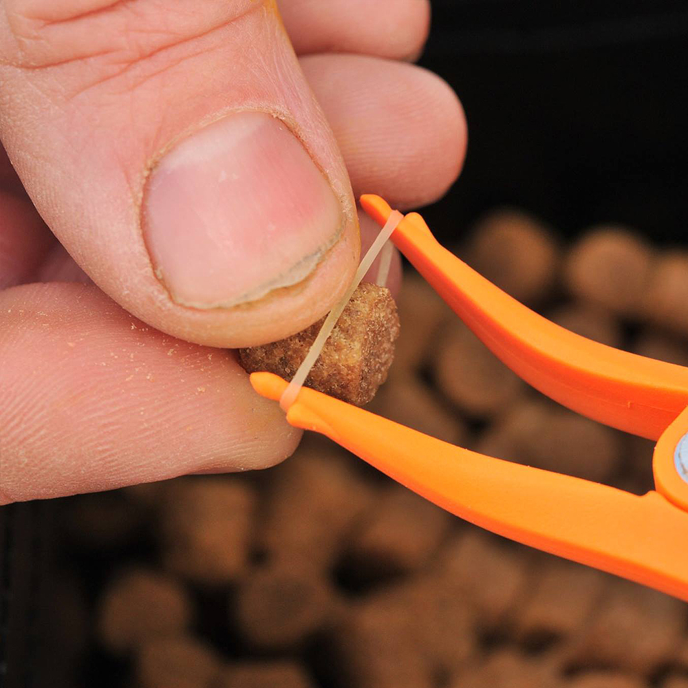 Guru Pellet Pliers In Use 2