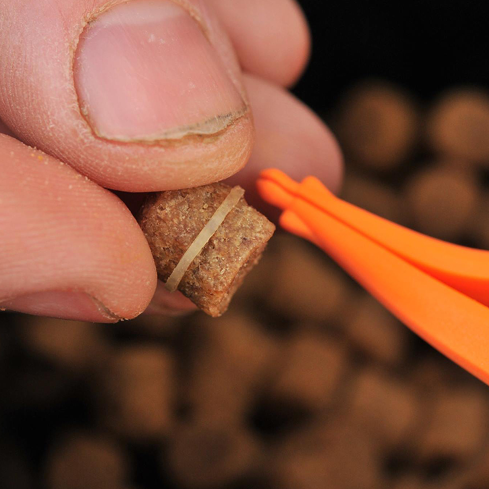 Guru Pellet Pliers In Use 3